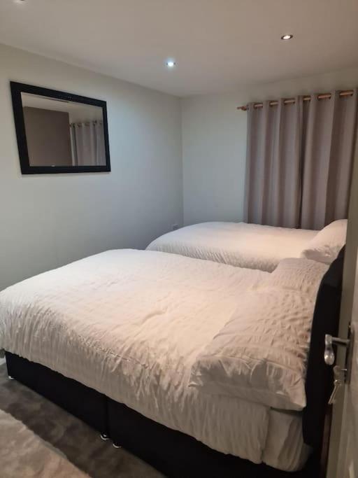 Apartment A&s Properties, No Guest Fees, Bank Transfe Deposit Available Wolverhampton
