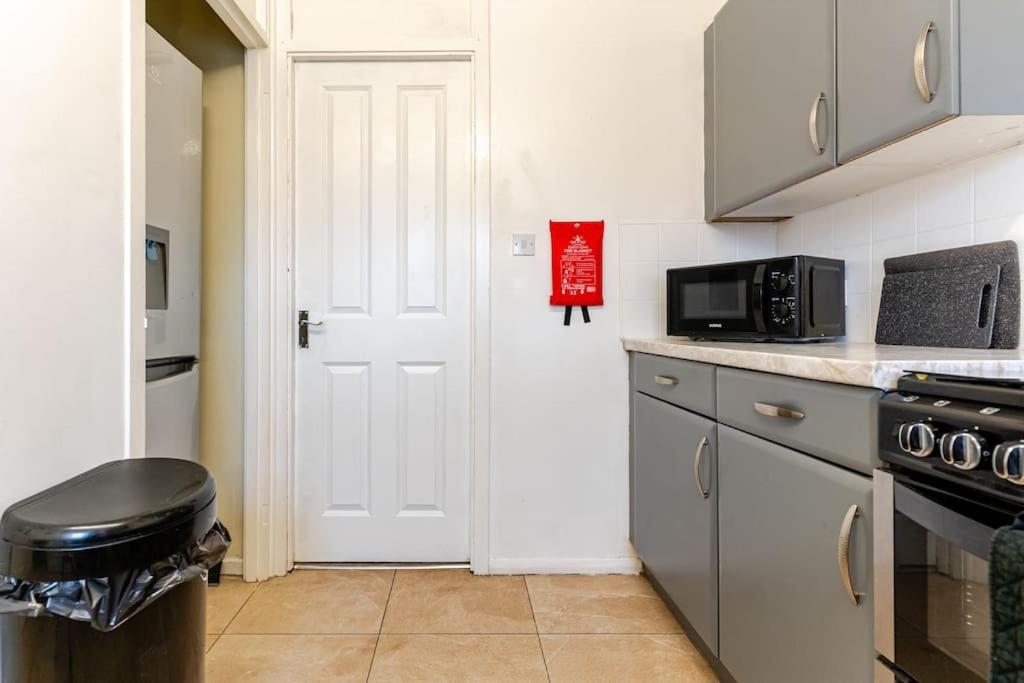 A&s Properties, No Guest Fees, Bank Transfe Deposit Available Wolverhampton