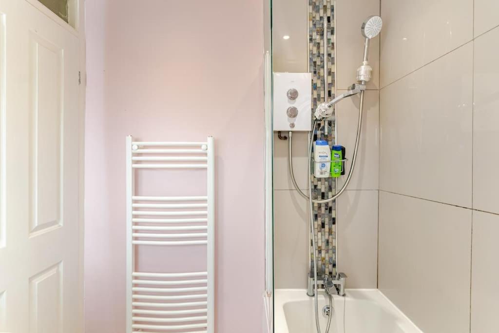 A&s Properties, No Guest Fees, Bank Transfe Deposit Available * Wolverhampton