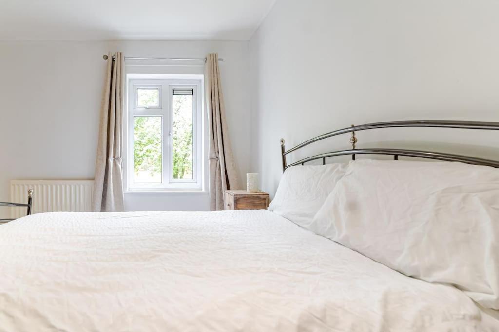 A&s Properties, No Guest Fees, Bank Transfe Deposit Available Apartment Wolverhampton